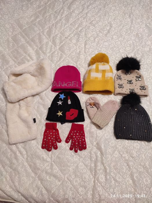 Шапочки, рукавички, шарфік для дівчинки