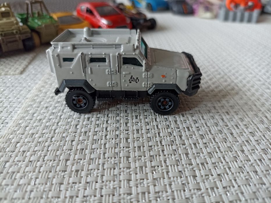 Samochodzik matchbox textron tiger