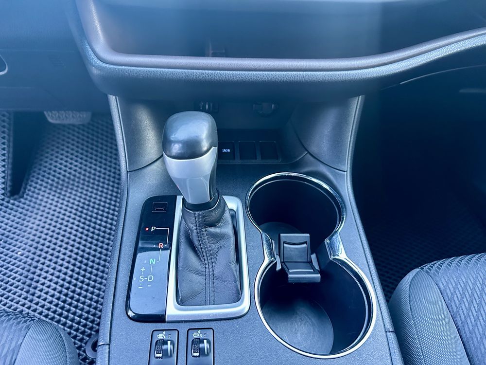 Toyota Highlander (можливий обмін на квартиру)