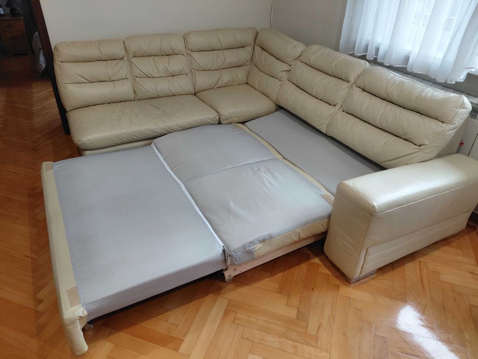 Kanapa rogowa ze skóry beżowej