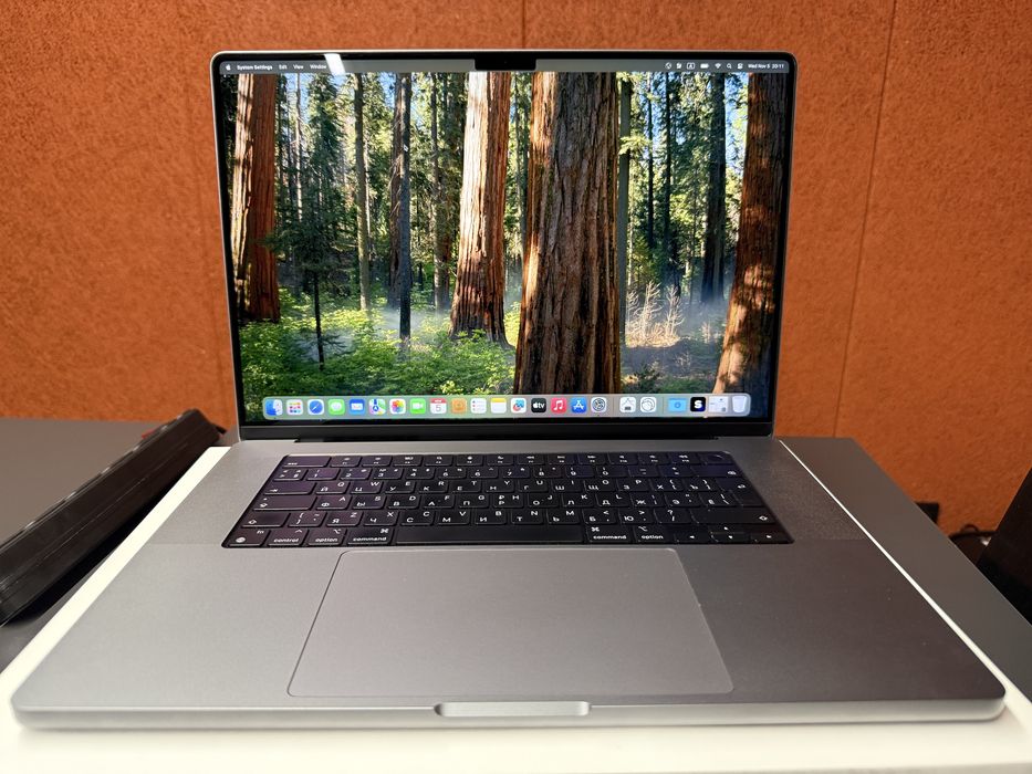 Apple MacBook Pro 16.2" 2021 M1 10 core CPU / 16-core GPU / 16 / 512