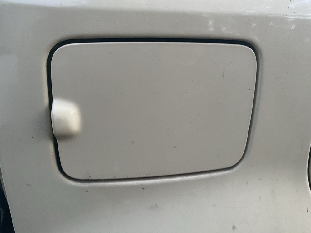 Fiat Panda 2 klapka wlewu paliwa