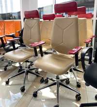 РАСПРОДАЖА офисной мебели стулья кресла много крісла стільці
