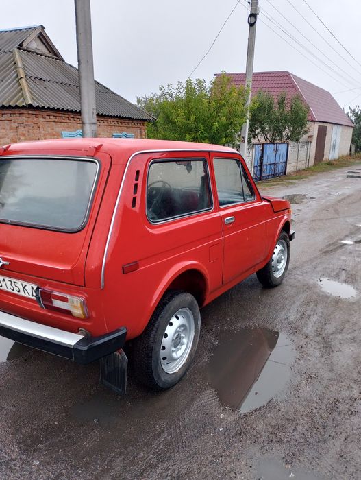 Продам Ніву 2121 бензин 82 рік