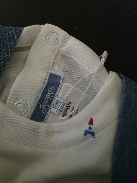 Conjunto jardineira ganga e t-shirt bebé