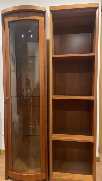 Conjunto de vitrine + estante em cerejeira