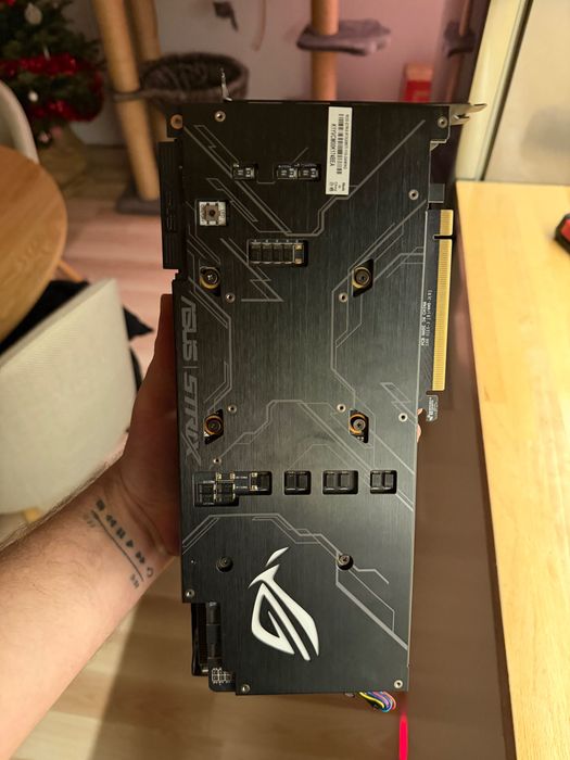 RTX 2080 Ti Asus 11GB VRAM