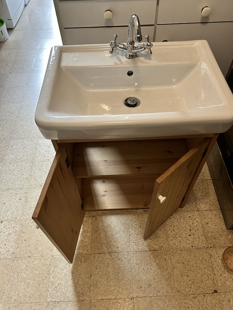 Lavatório com armário IKEA