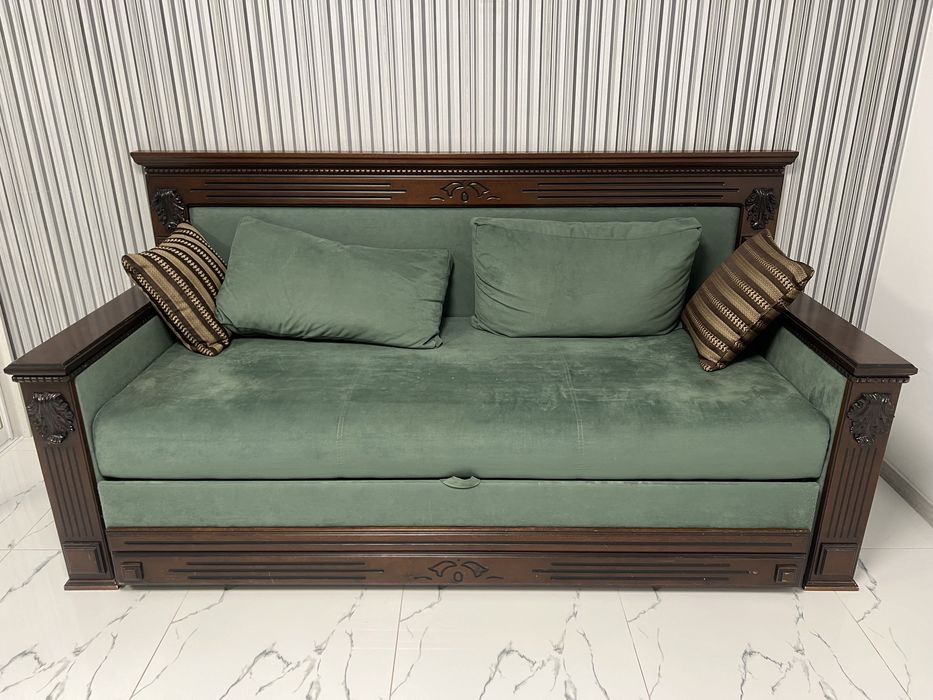 Продам диван класичний