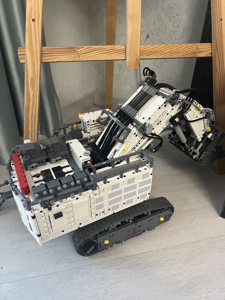 Конструктор LEGO 42100 TECHNIC Екскаватор Liebherr R 9800