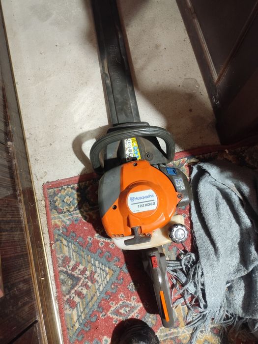 Corta Sebes Husqvarna 122HD60 BOM ESTADO