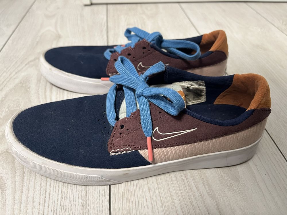 Nike SB  BV0657-404