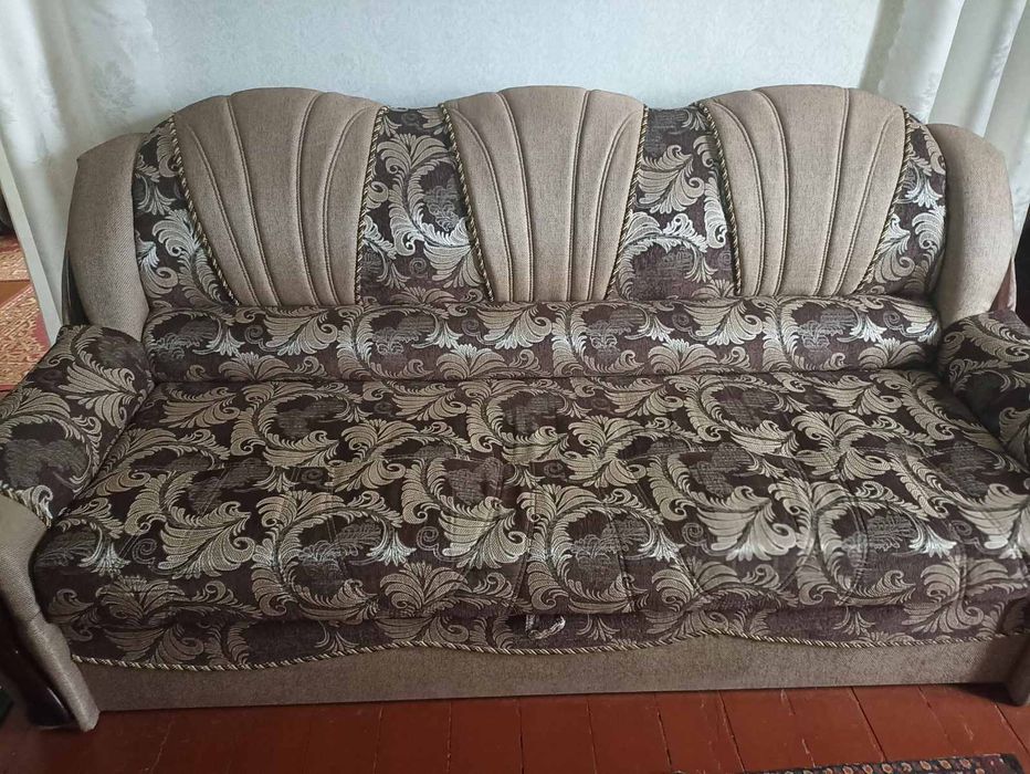 Продам диван та два крiсла.