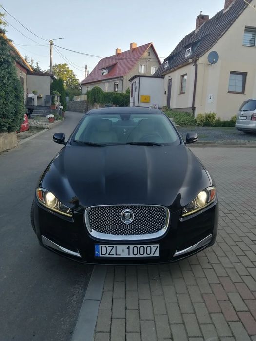 Jaguar XF Komfortowy-elegancji Jaguar po wymianie rozrządu