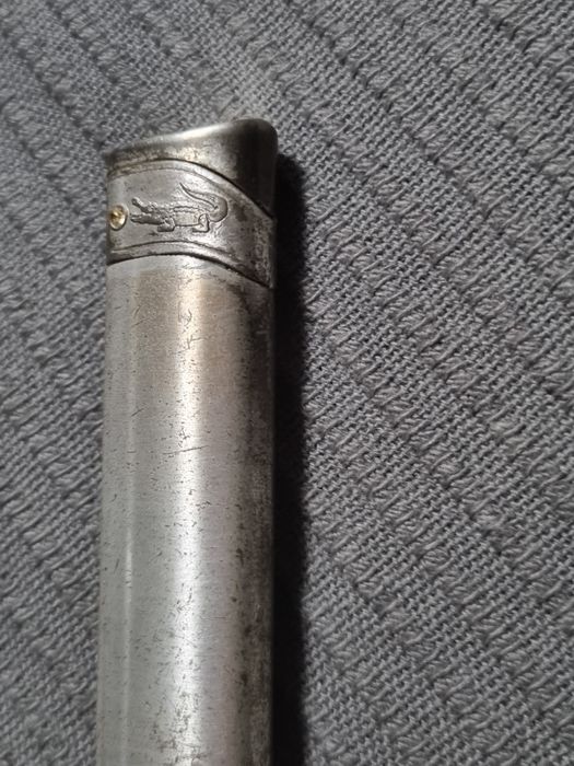 Zapalniczka z krokodylem chce odpalać ogień