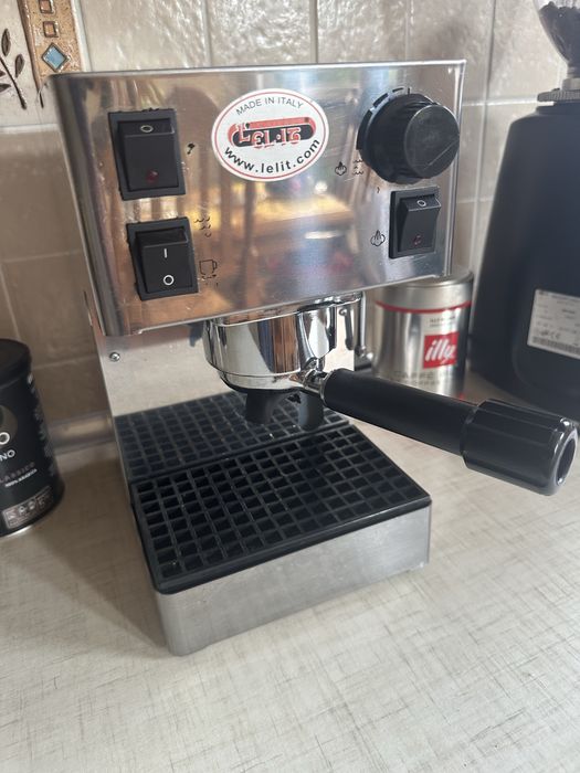 Кавоварка еспресо Lelit