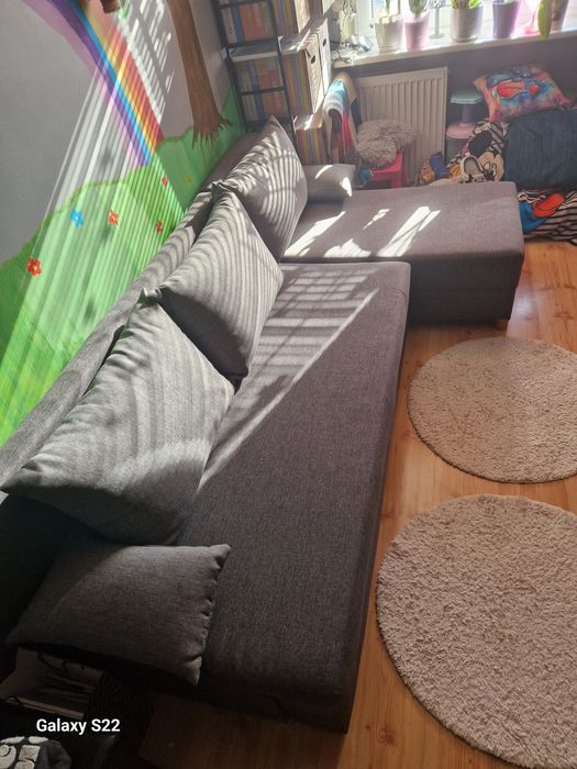 Piekny naroznik do salonu jak i do sypialni.