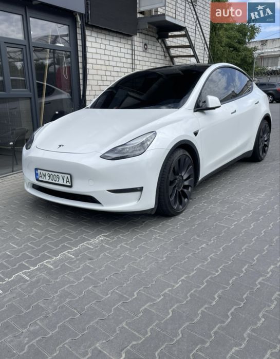 Tesla mobil Y 21 год