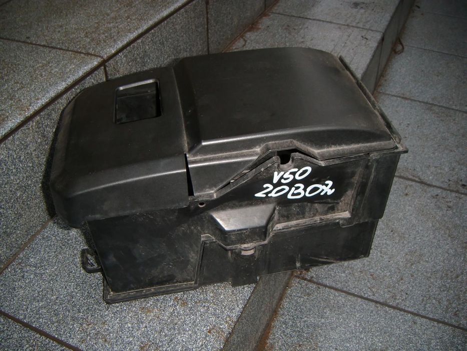 volvo v50 2.0d 07r obudowa akumulatora