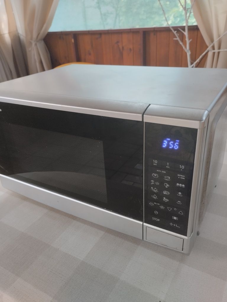 Микроволновка SHARP.