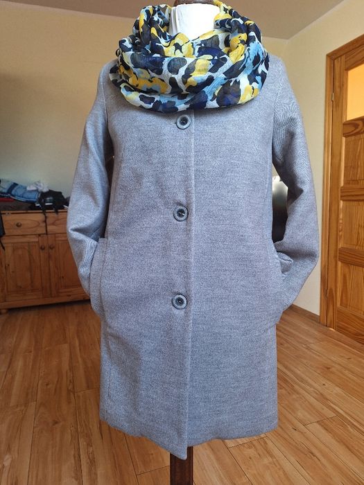 NOWY płaszczyk zimowy r.40,ale jest większy