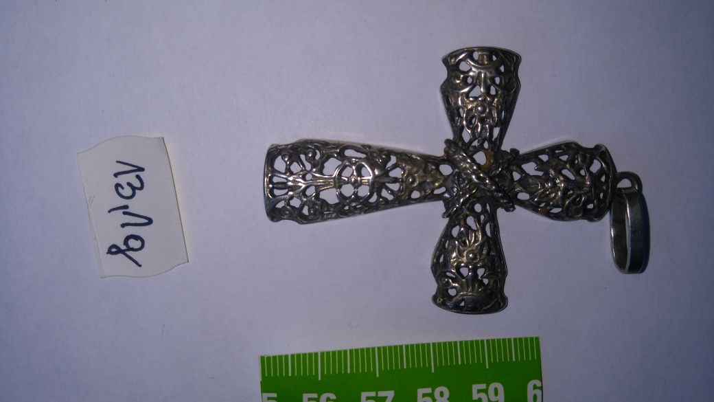Krzyż srebrny stylowy filigranowy w cenie 750 zł