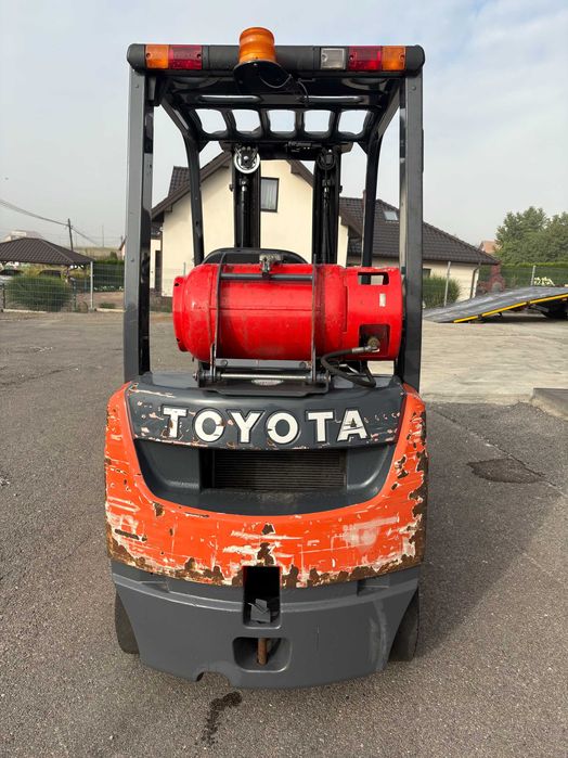 wózek widłowy Toyota