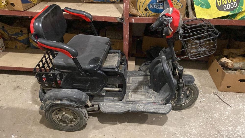 Электрический электро скутер трёхколёсный