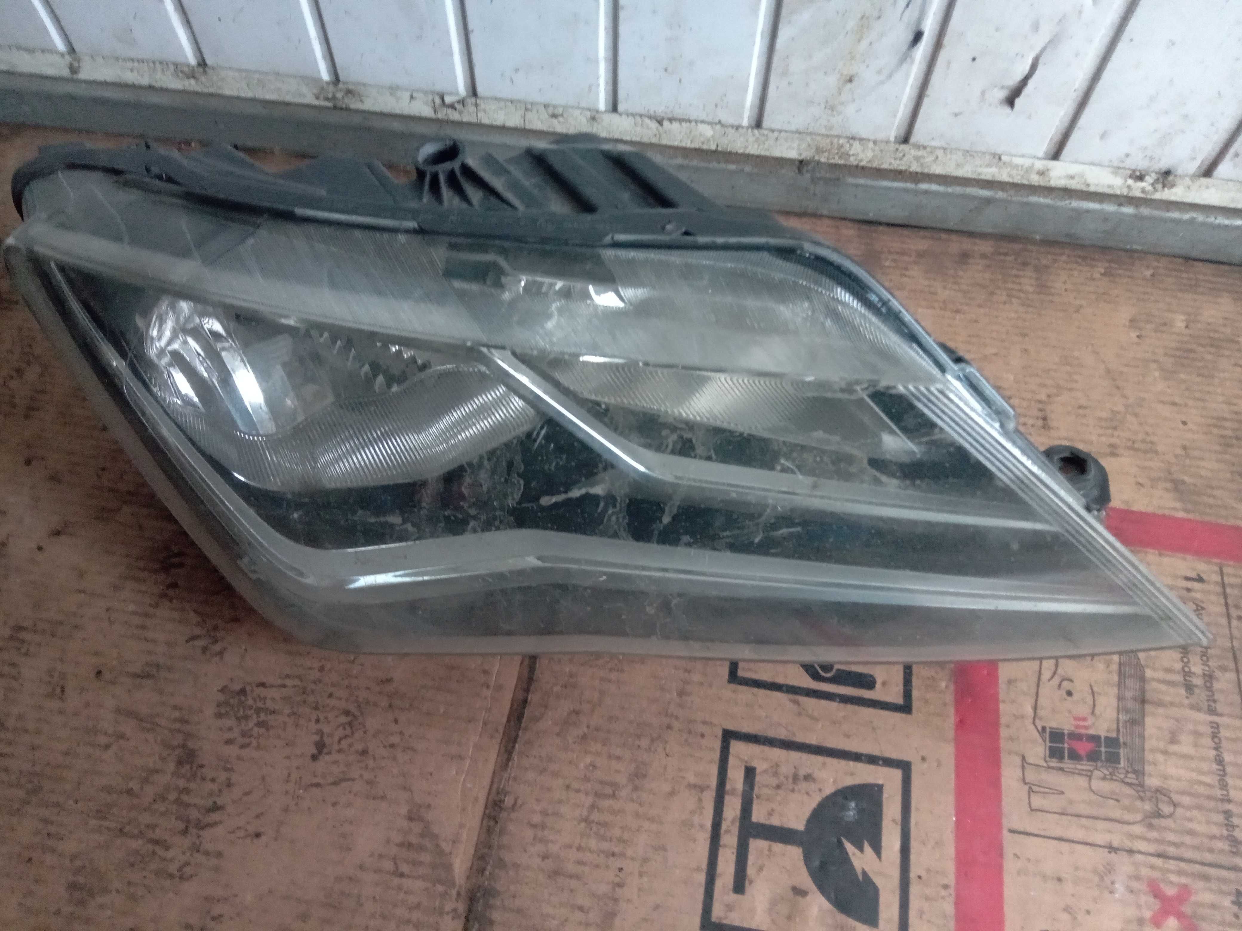 Lampa prawa przednia SEAT TOLEDO IV Reflektor EUROPA