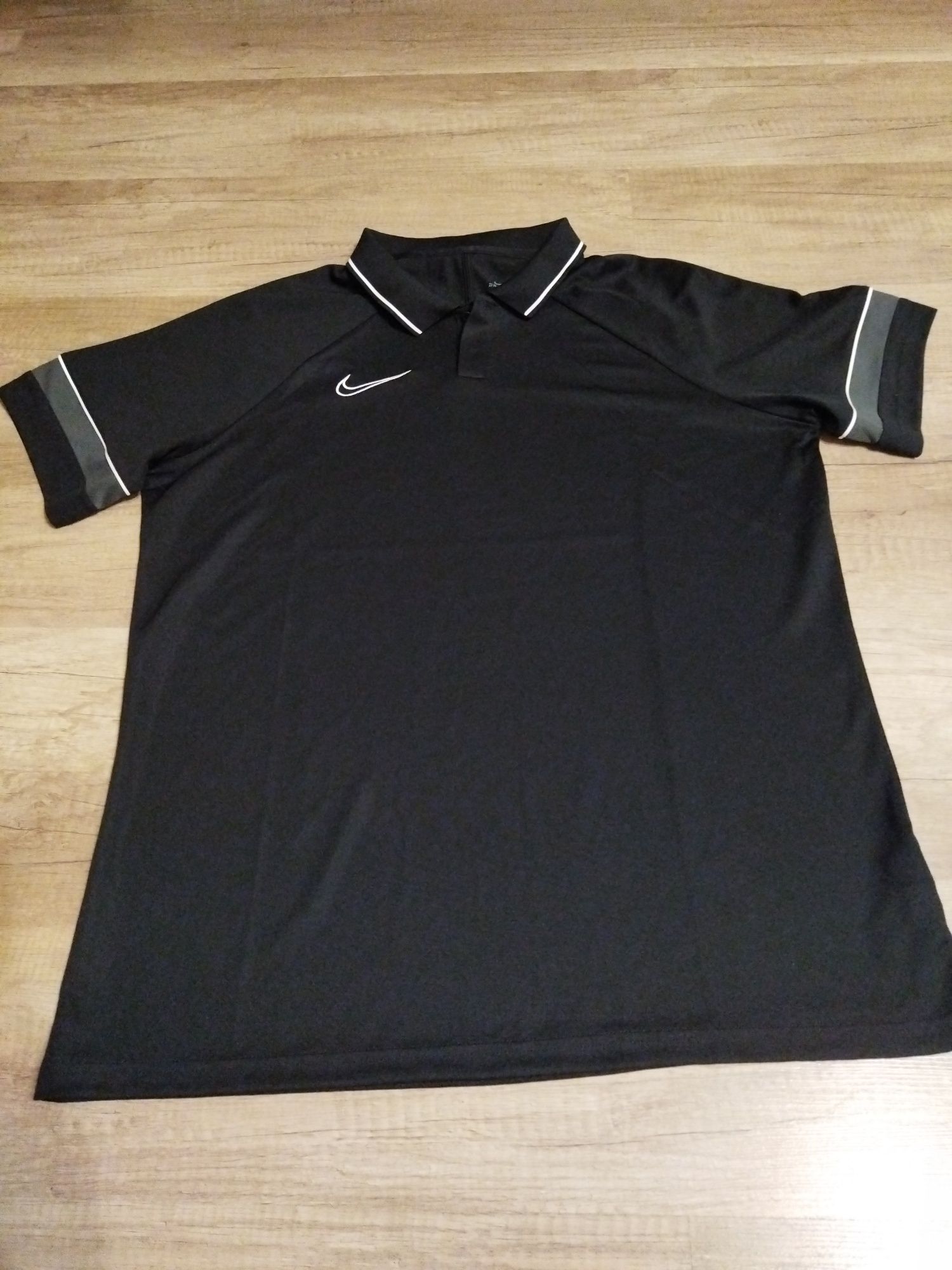 Nowa koszulka polowa Nike Dri-Fit.