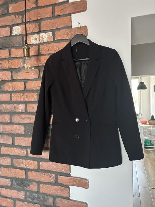 Czarna damska marynarka