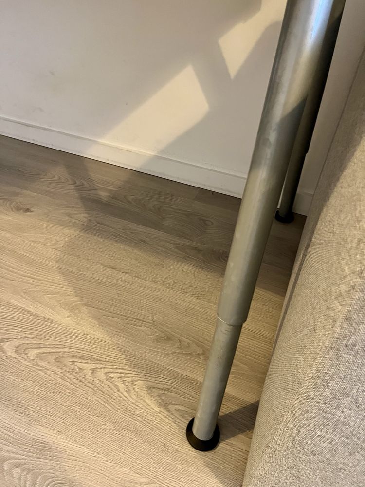 Secretária com altura regulável