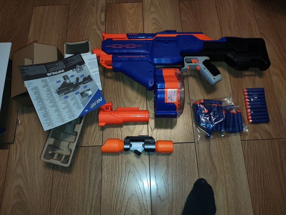 Pistolet NERF infinus