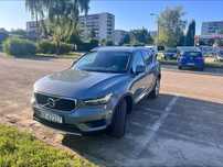 Volvo XC 40 VOLVO XC 40 Momentum T3 - stan bardzo dobry