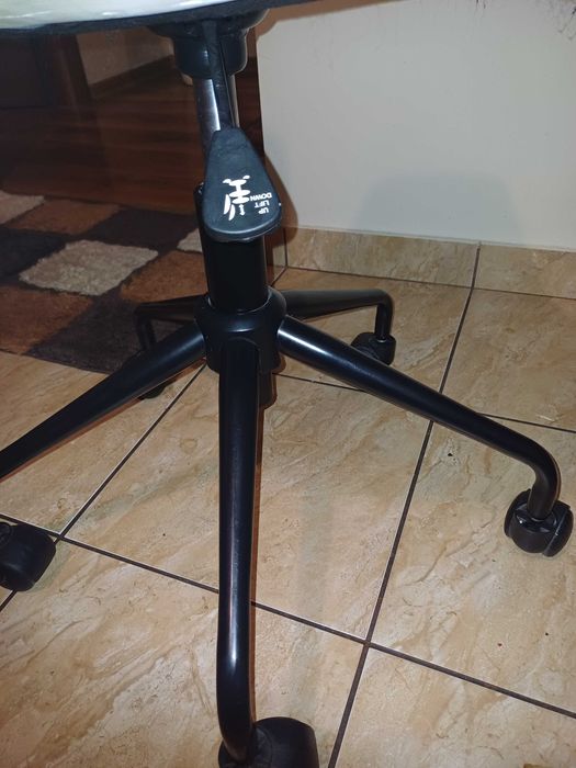 Krzeslo obrotowe dla dziecka