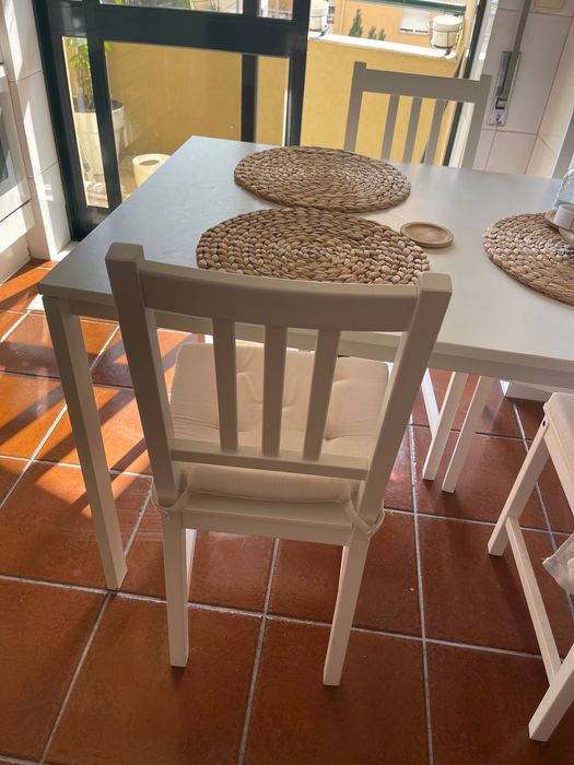 Cadeiras IKEA como nova