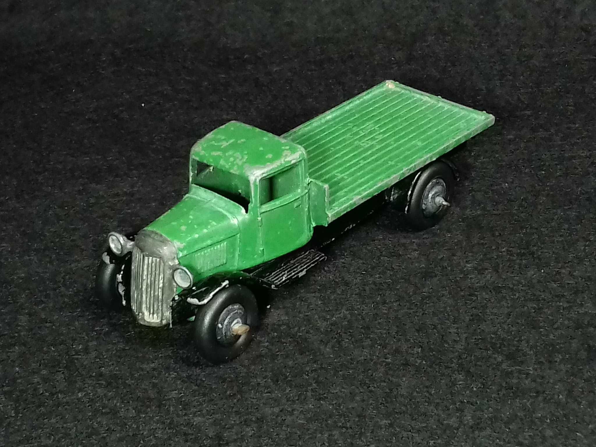 Dinky Toys #25C - Flat Truck - 1940s by Meccano Ltd