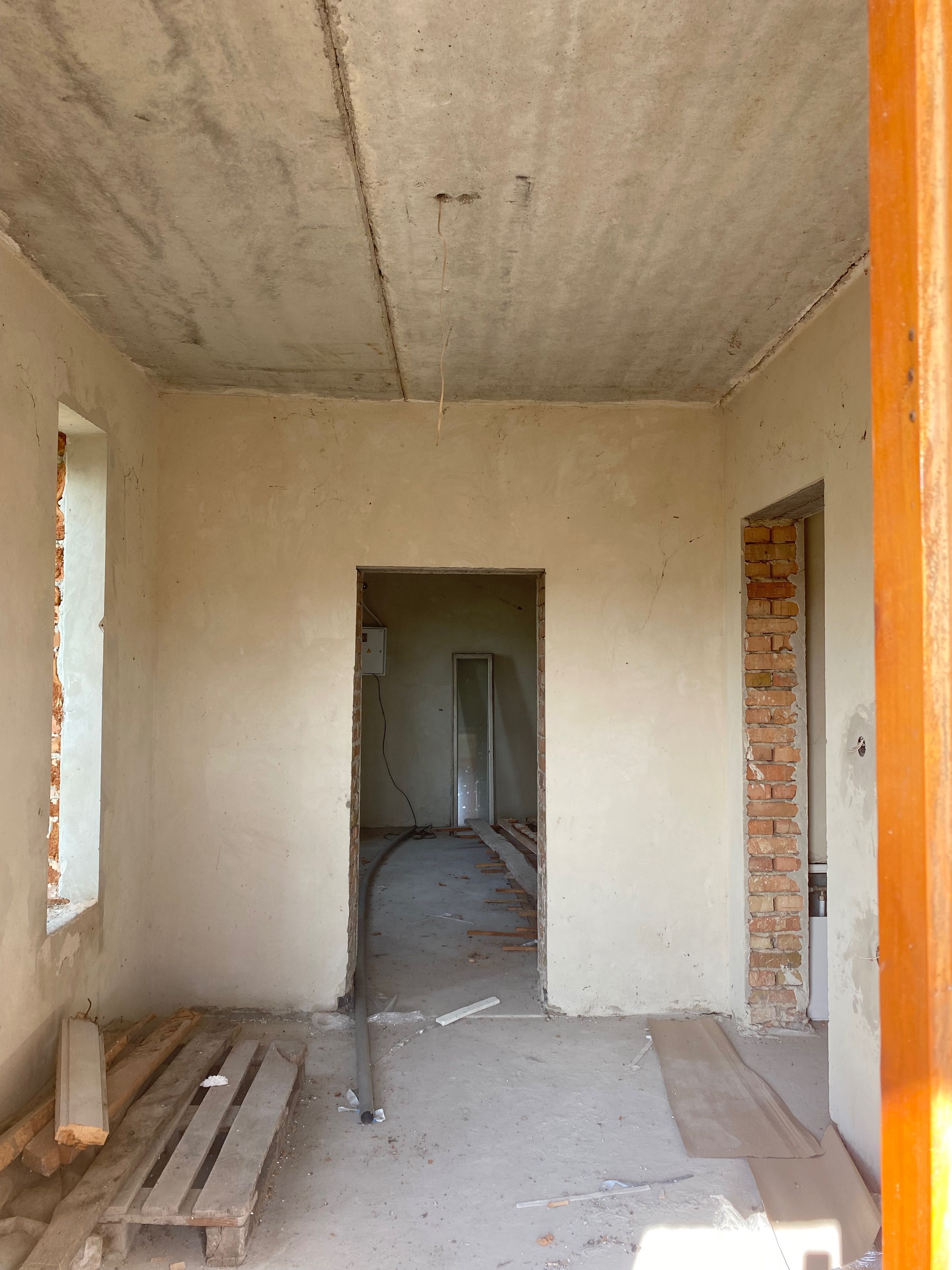 Продається двохповерховий будинок у с. Ангелівка