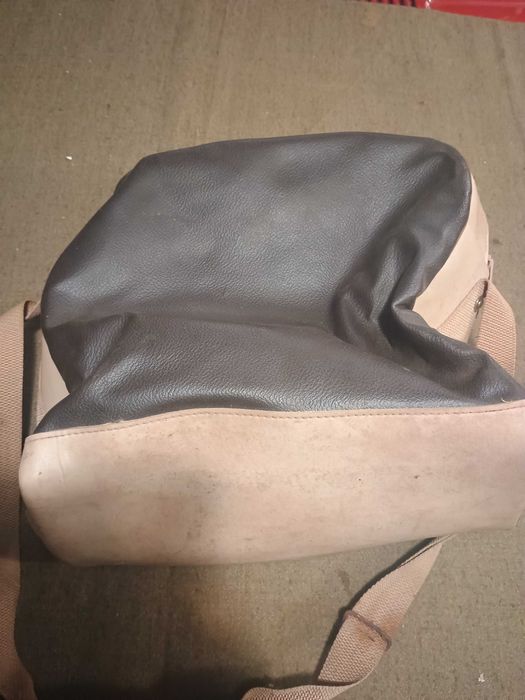 Сумка спортивная золотая шайба.