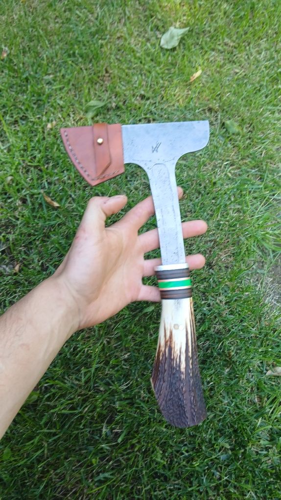 Ręcznie wykuty tomahawk Scagel. Toporek do lasu. Siekierka bushcraft