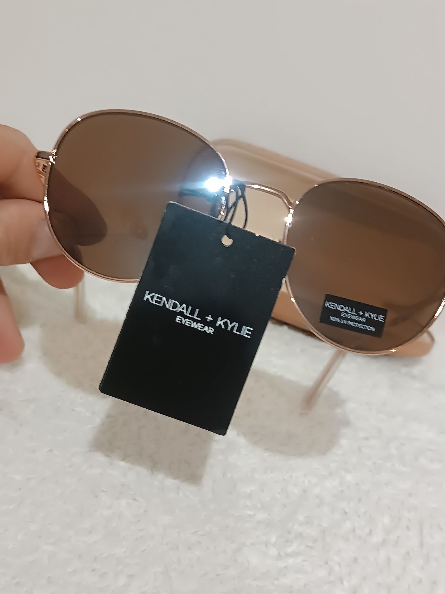 Okulary przeciwsłoneczne Kendall + Kylie Collins  KK4072 modl. 680