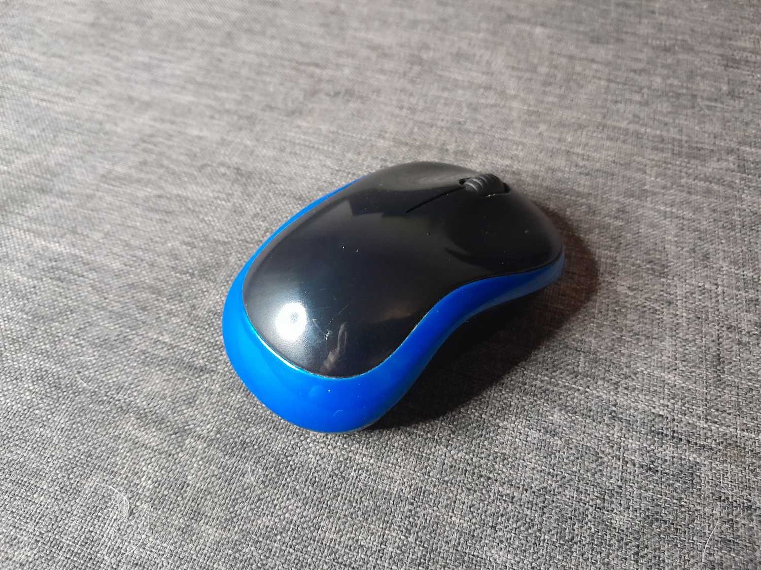 Myszka bezprzewodowa Logitech M185 czarno-niebieska