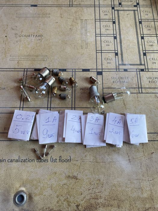 Предохранители лампочки щётки графитовые