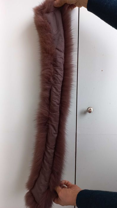 Меховой воротник.