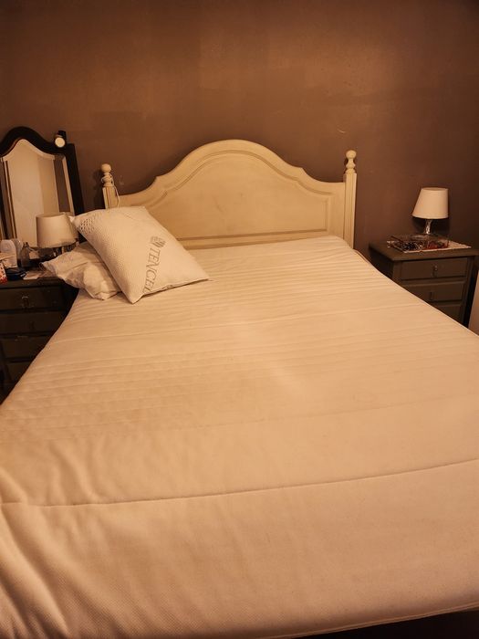 Cama madeira maciça, antiga, restaurada