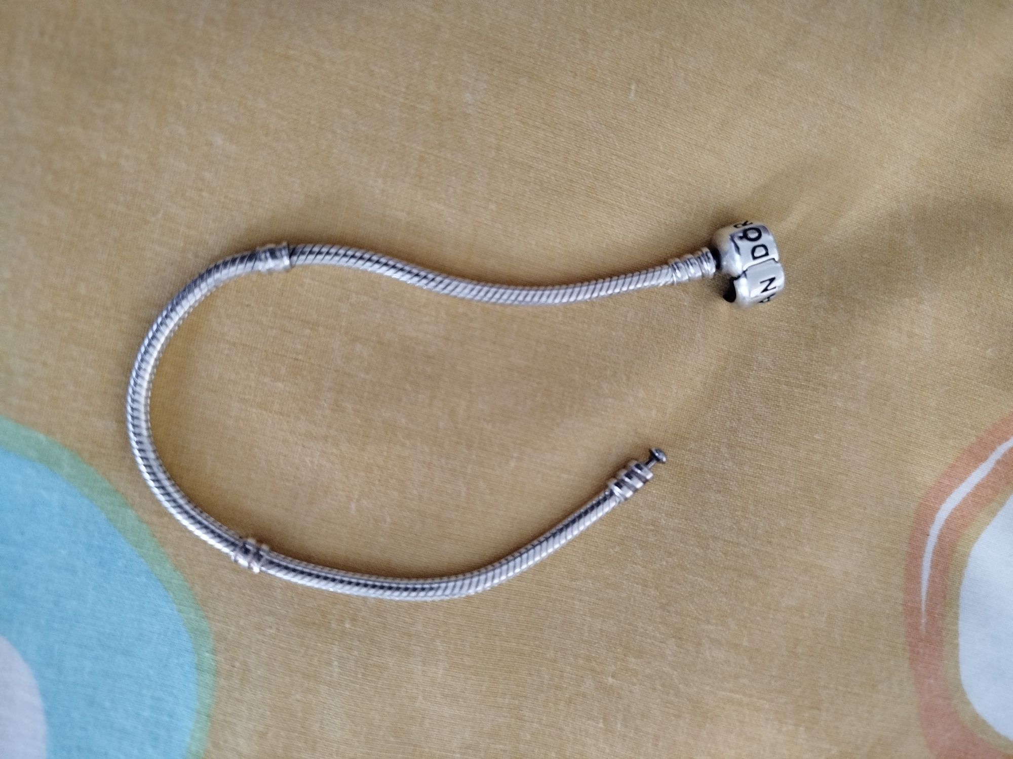 Pandora pouco usada