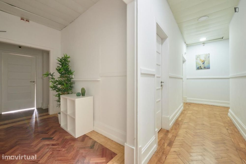 Quarto - localizado em Marquês de Pombal Lisbon