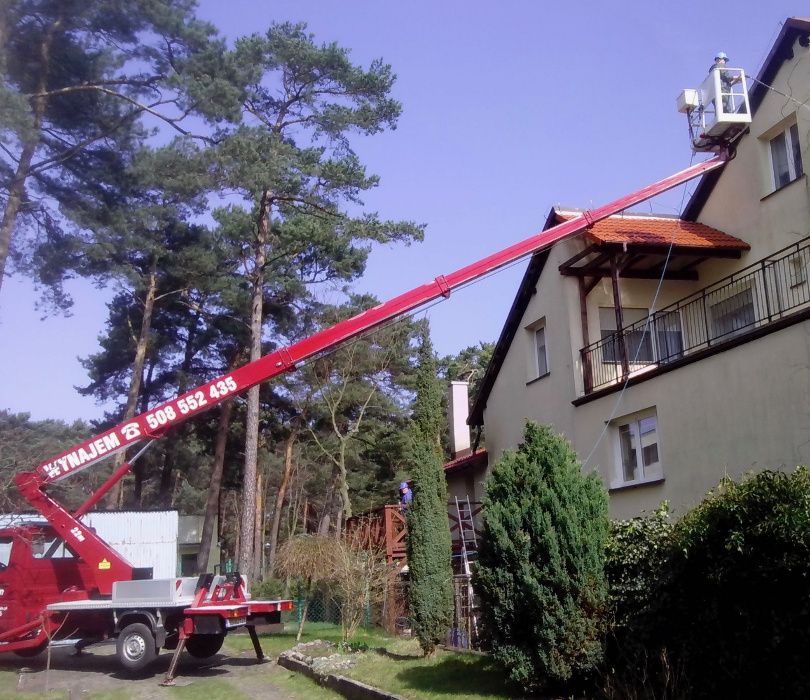 Demontaż reklam banerów kasetonów szyldów podnosnik koszowy