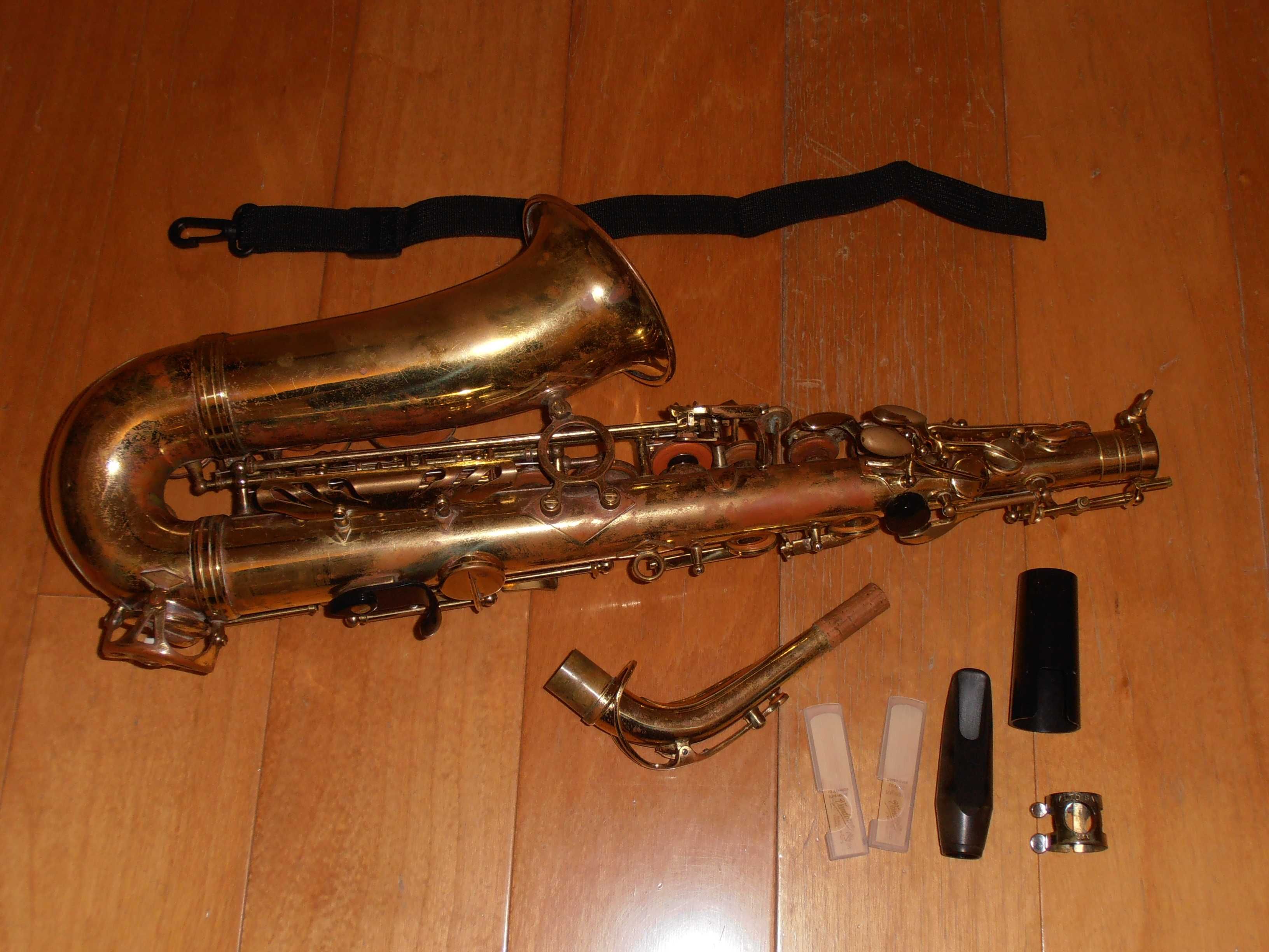 Saxofones: Alto "Floret" e Tenor "Collins"