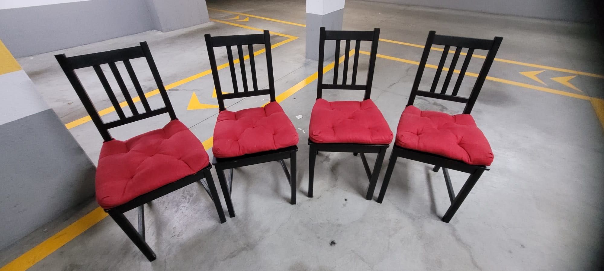 Mesa extensível e 4 cadeiras